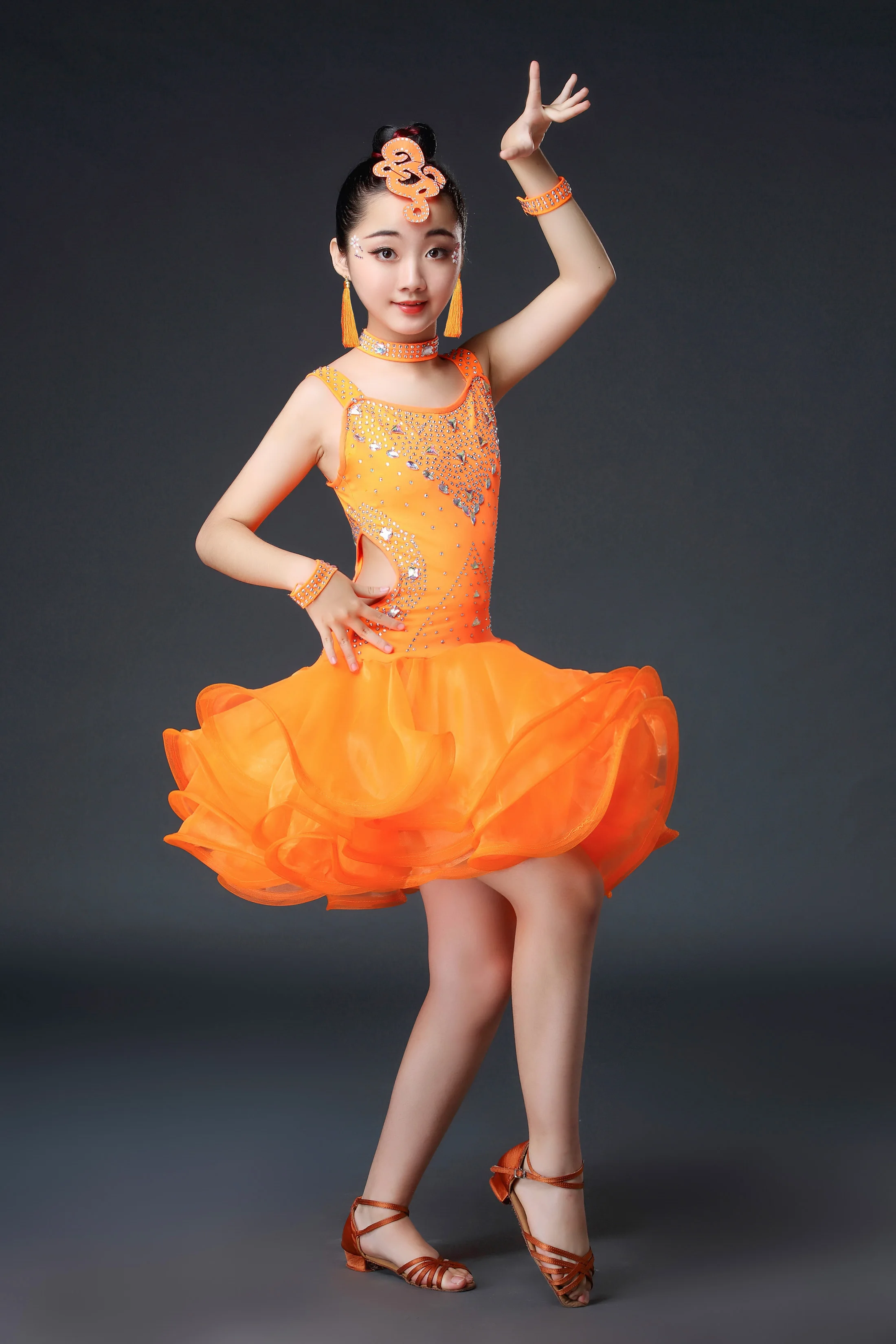 Costumes de danse latine diamant brillant pour enfants, vêtements de spectacle pour filles, robe à paillettes pour salle de bal, nouvelle collection