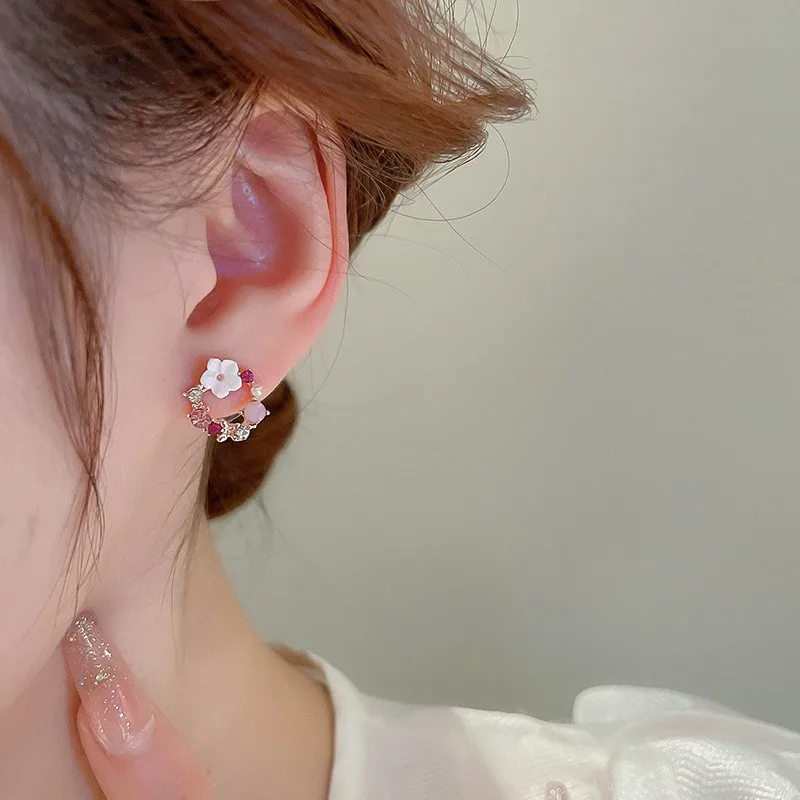Sweet White Small Flower Stud Earrings for Women Pink Rhinestones Round Circle Earrings Hollow Geometry Retro Jewelry