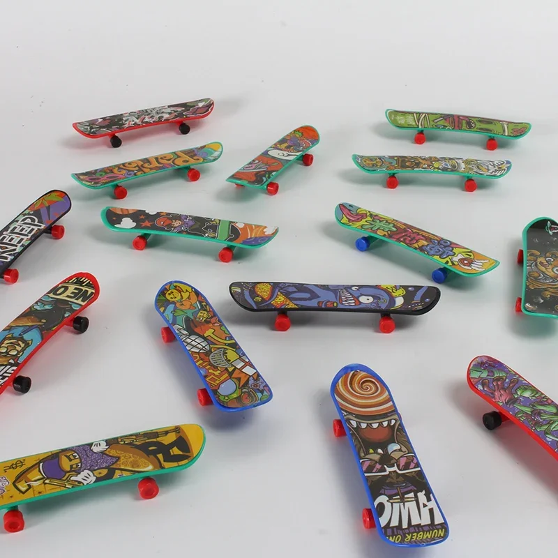 Classic Mini Finger Skateboard Toys para meninos e meninas, plástico, clássico, divertido, presente de Natal, venda quente