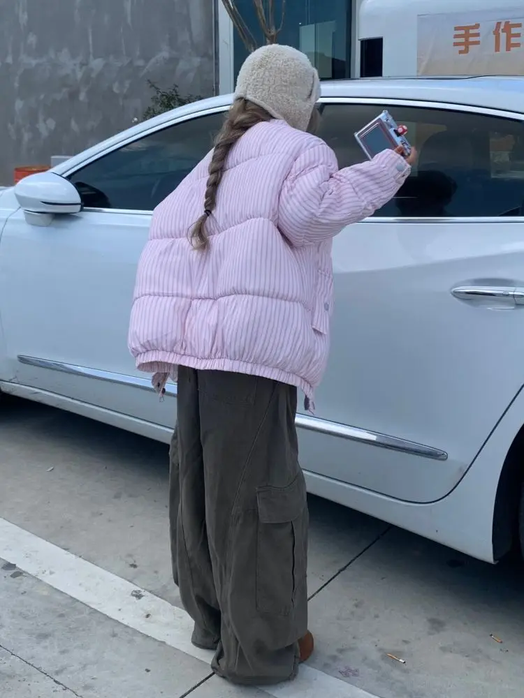 

Женские пуховики-парки для снежной погоды с меховым воротником, цвета шампань, с радужным бантом, боковыми пуговицами, металлическими элементами, не требующие стирки, из нержавеющей стали, с вышивкой