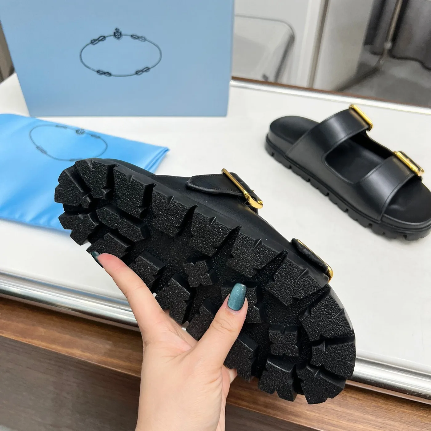 Less Stock In Black White Yellow Flat Sandals Female Summer Shoes Desinger Split Leather Rubber 35 To 42 Size Sandals 2024