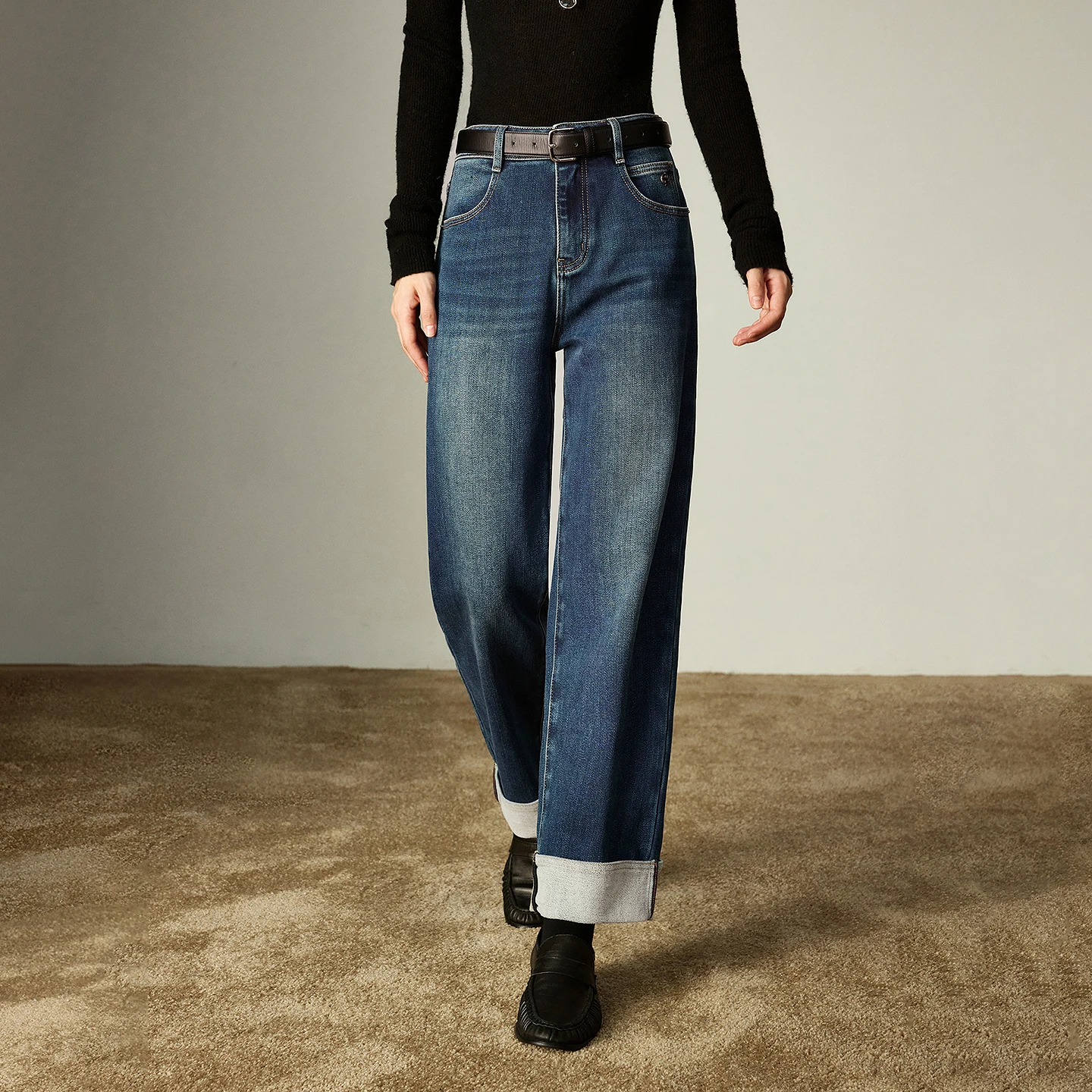 TOYOUTH سراويل البيض النسائية 2025 شتاء جديد مكبل الكاحل ليكرا مطاطا نحى اقتصاص بنطلون