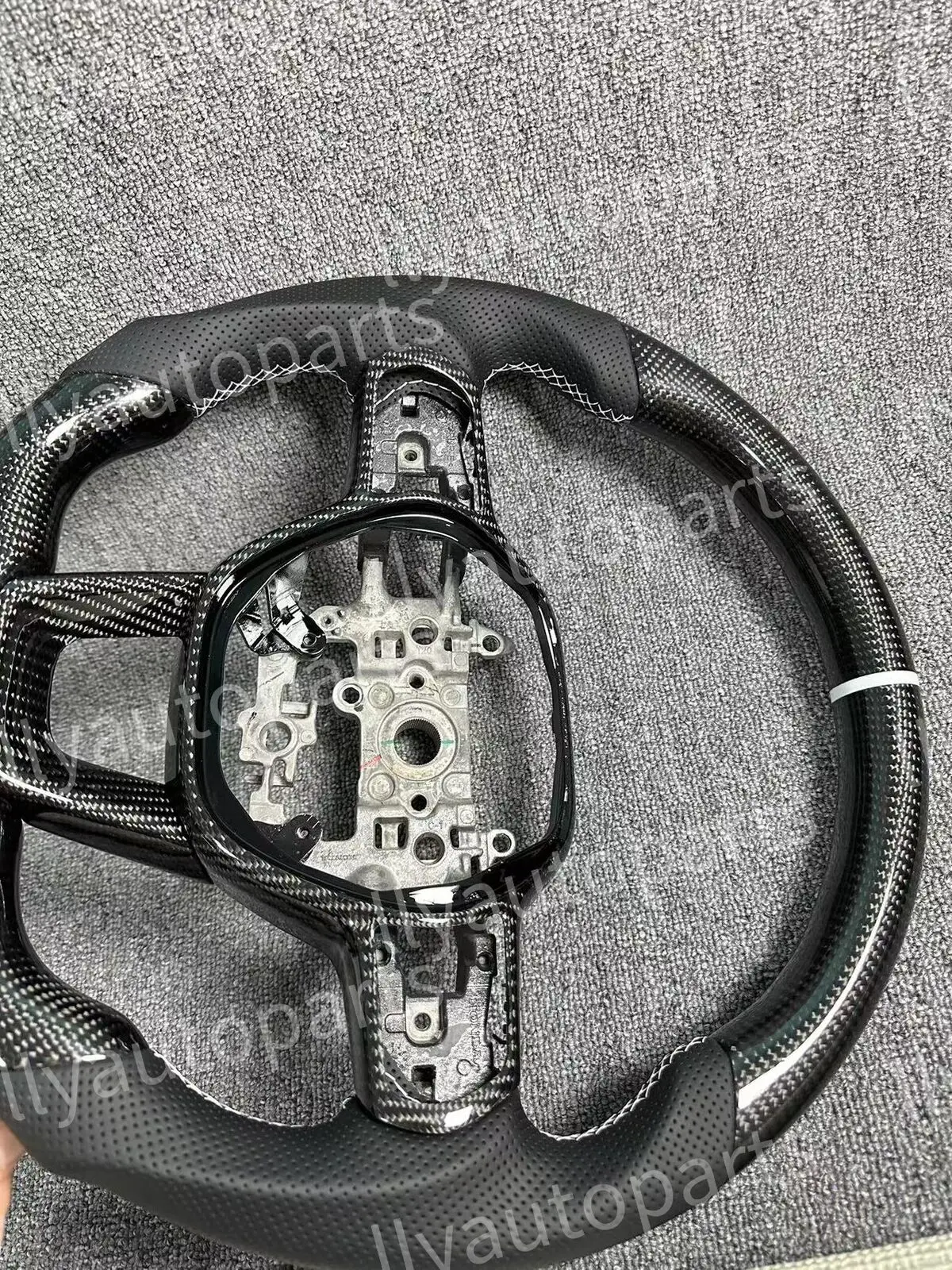 Schwarzes Lederlenkrad aus Echtcarbon für Honda Civic 11. Generation 2022-25 – Detail 5