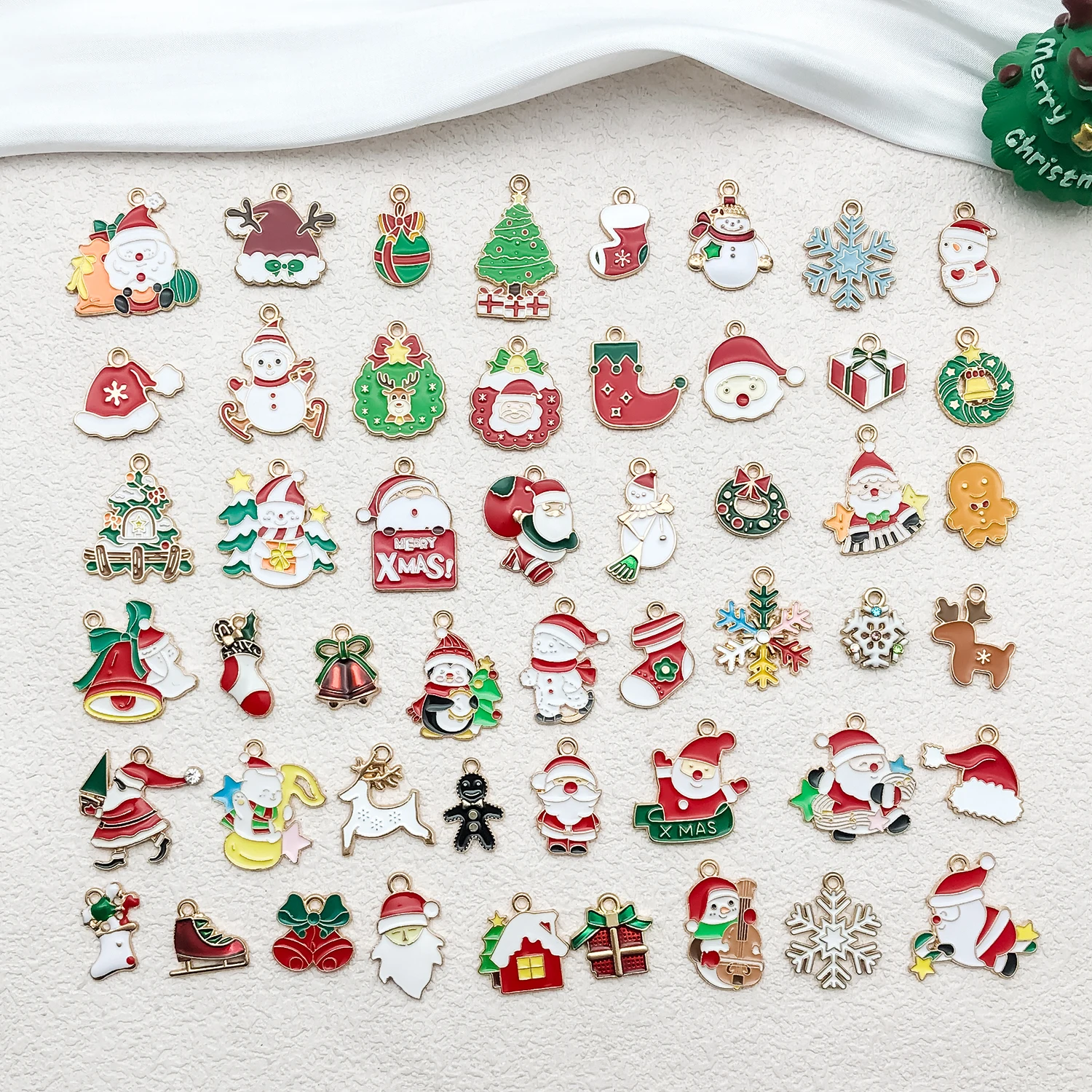 

Mixed 50pcs Zinc Alloy Drip Oil Christmas Set Series, DIY Fashion Jewelry Making Technology, Christmas Fashion Accessories