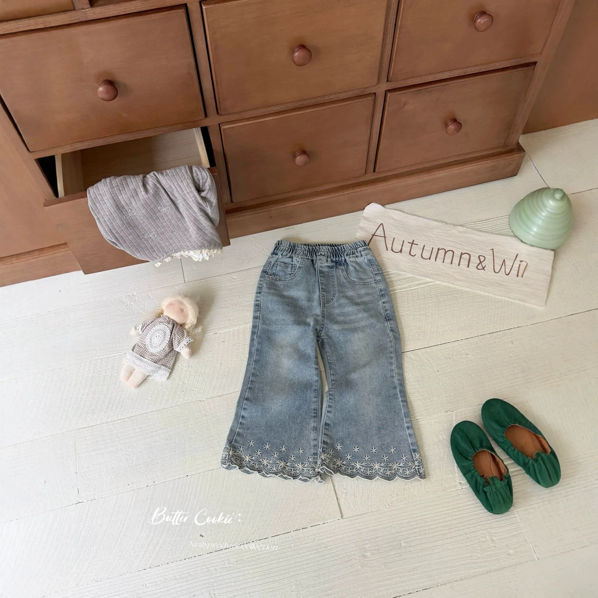 Girls Pants 2026 Spring and Autumn New Children's Clothing Korean Style Girl Baby Casual Retro Embroidery Micro La Jeans