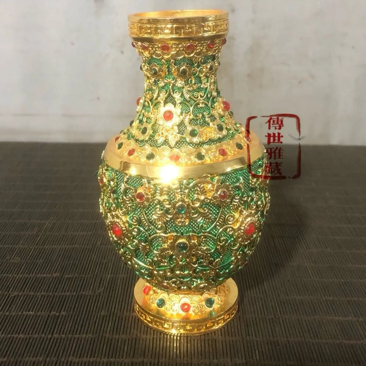 Filial brass gold-plated vase for high-end home decoration featuring dragons and phoenixes