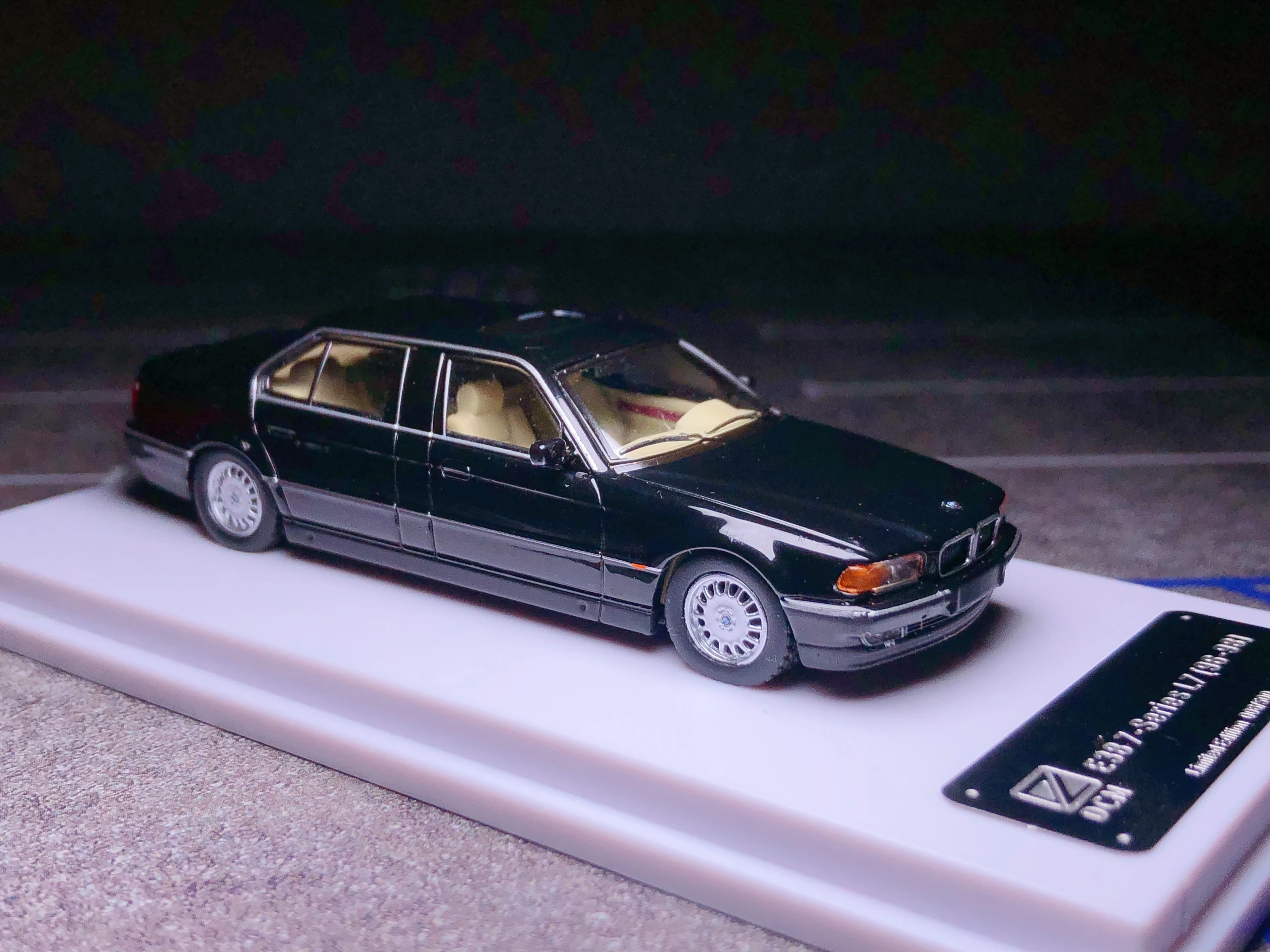 

DCM 1:64 черный 1996-98 E38 L7 728il роскошная модель седана Коллекционная литой автомобиль Ограниченная серия хобби игрушки