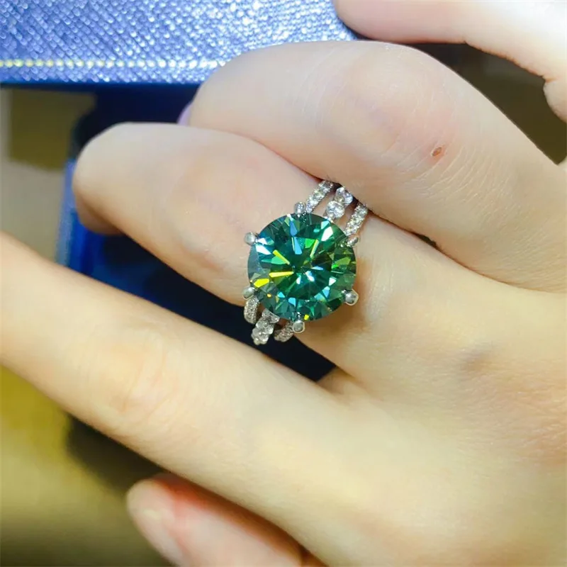 Elegant Temperament Inlaid Green Diamond 8-Heart Cut Ring For Women 5ct Moissanite PT950 Platinum | Simple & delicate, noble