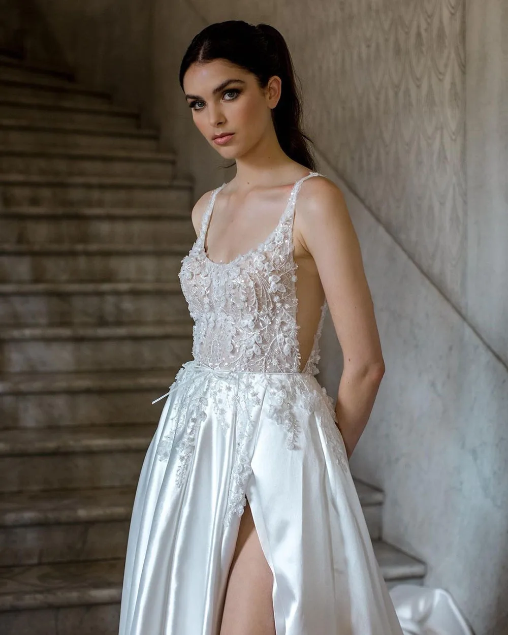 Sevintage Boho abiti da sposa in raso con spacco laterale alto Applique in pizzo fiori 3D abito da sposa senza maniche abito da sposa su misura