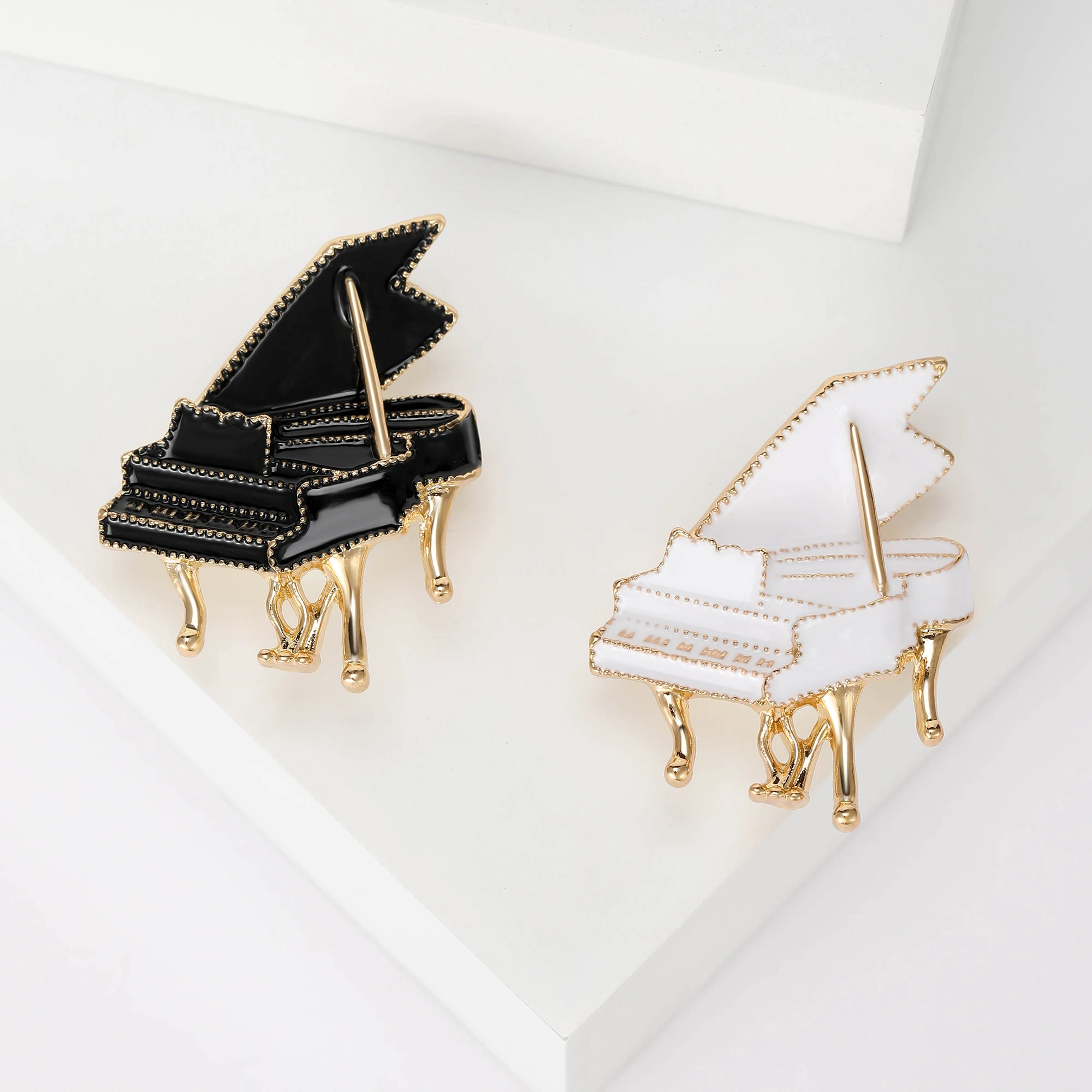 Beaut&Berry Enamel Piano Brooches for Women Unisex Musical Instrument Pins Multi-color Available Casual Party Accessories Gifts
