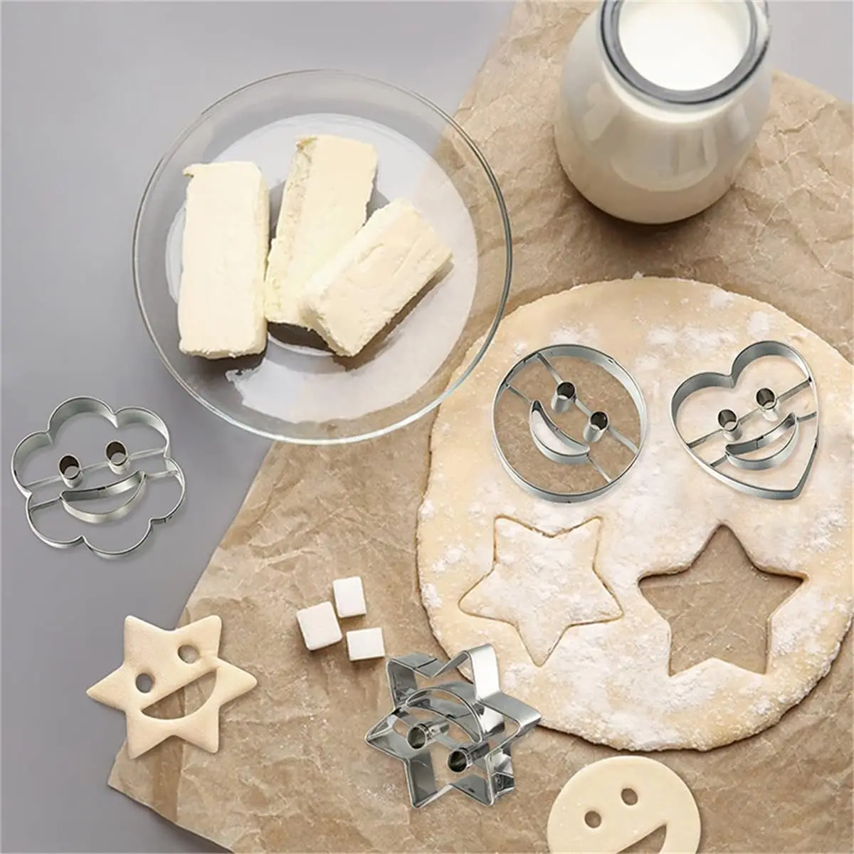 Cookie Cutters Stainless Steel Baking Set Biscuit Molds for Baking Metal Kitchen Baking Modeling Tools 4 Pieces (Smiling face)