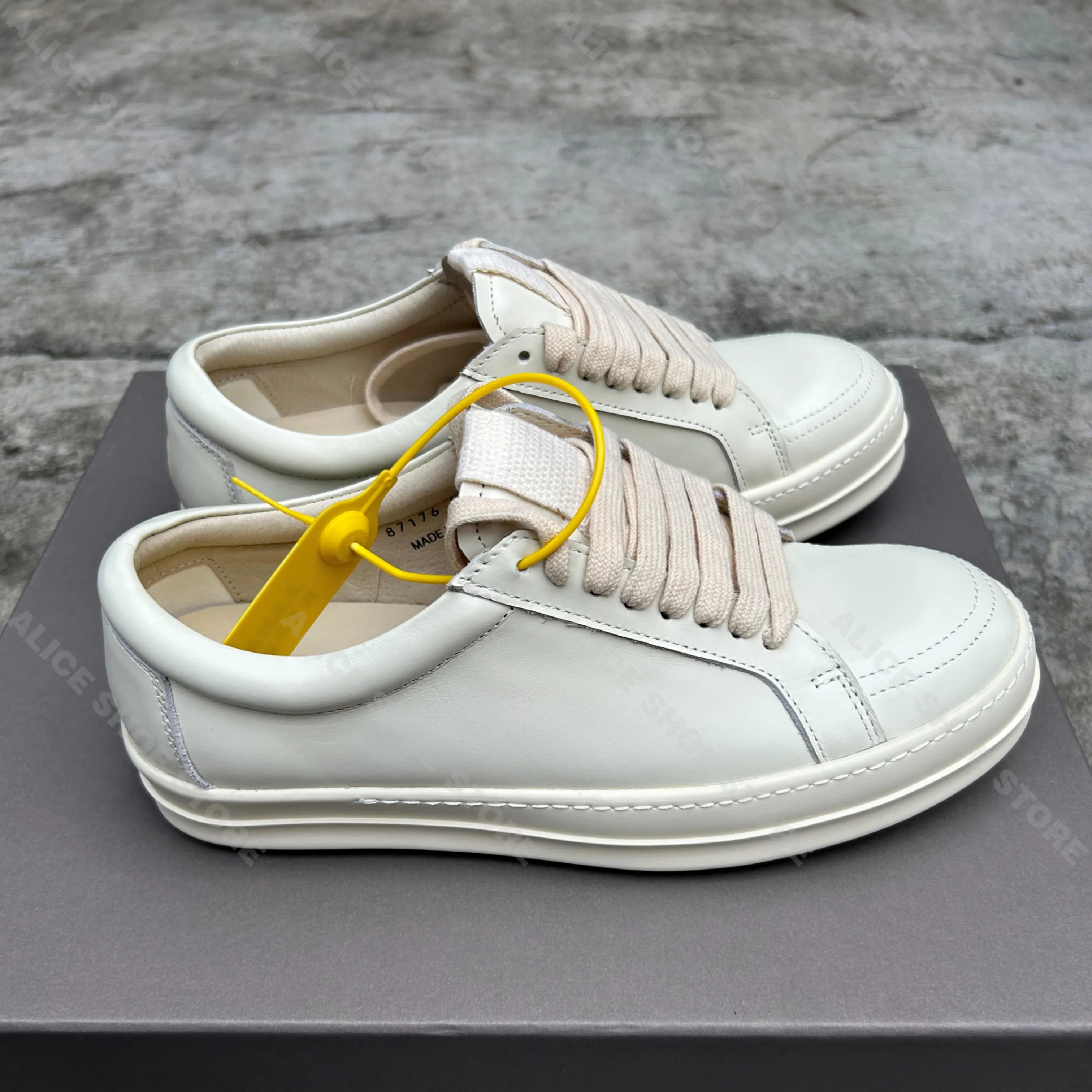 

Brand Designer Women Sneaker Low Top Men Shoe Casual Top Quality White Luxury New Fashion Leather Thick-sole Flat Trainer