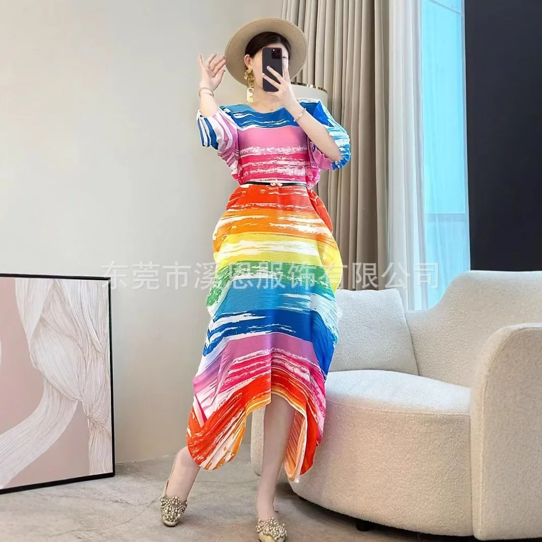 Plisowana sukienka w stylu Miyake dla kobiet 2025 nowych moda z nadrukiem dekolt w serek rękaw w kształcie skrzydła nietoperza francuska nieregularna dorywczo elegancka plisowana spódnica