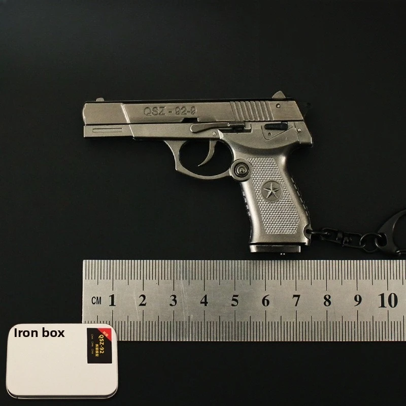 7cm/2.75in Jedi Game Peripherals 1:3 QSZ92 Mini disassembly small Gun Keychain Alloy weapon model Toy Gun Backpack Pendant Gifts