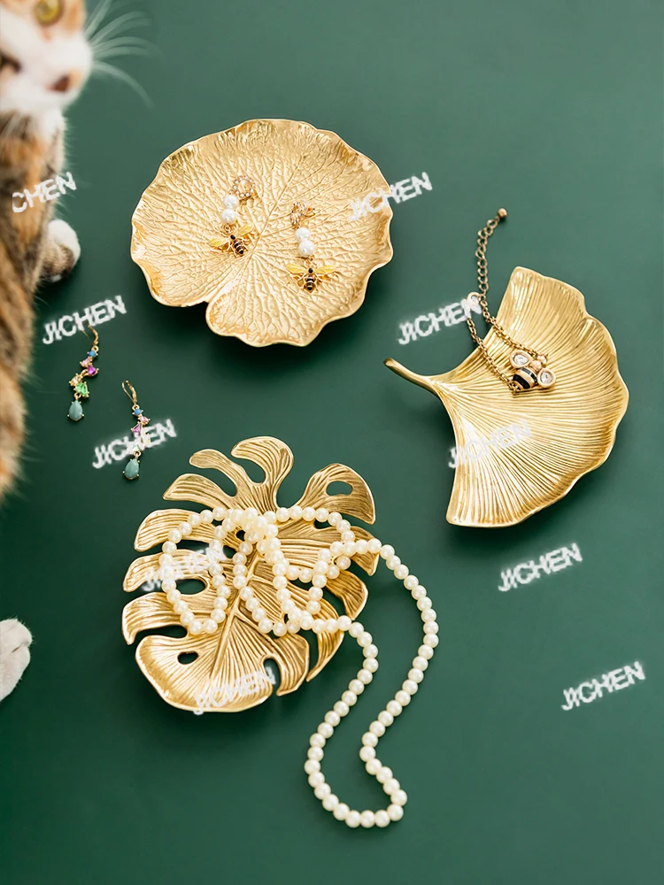 

Роскошный латунный поднос с листьями гинкго и лотоса, декор для дома, настольная подставка, маленькая тарелка для украшений, фруктов, десертов, центральное украшение стола