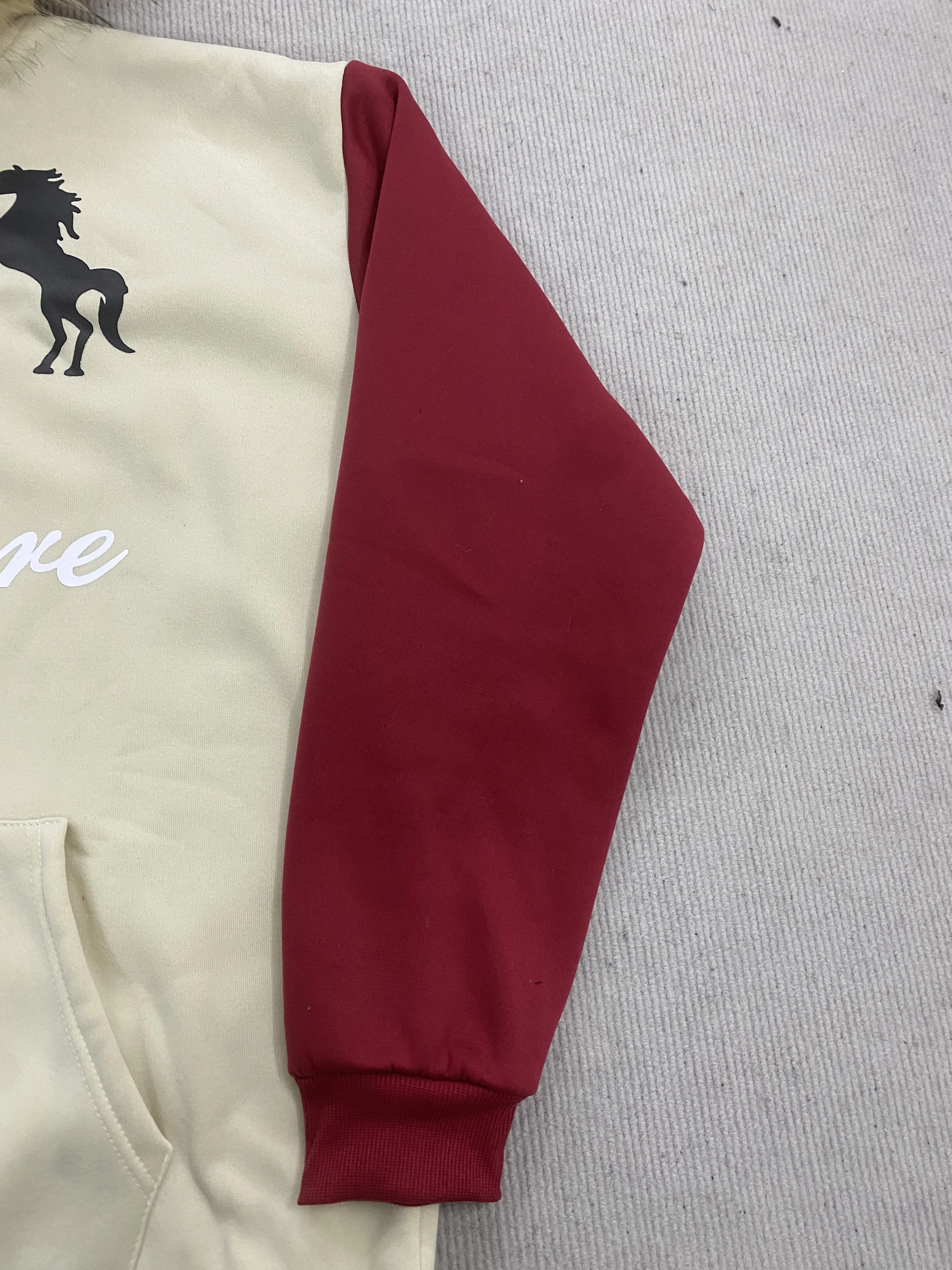 Unisex-Hoodie mit Farbblockdesign und Reißverschluss, Kapuze mit Kunstfellbesatz, Pferdeflaggen-Stickerei, Buchstabendruck, Oversize Y2K Hip-Hop Streetwear – Detail 8