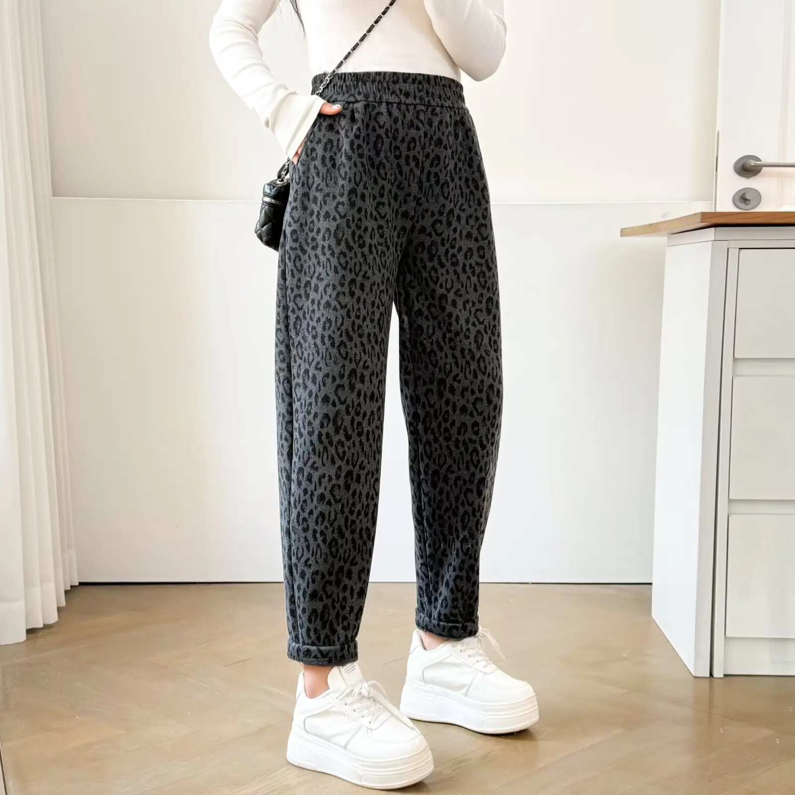 

XXXXL Fashion Plus Size Woman Clothing Harem Pants Winter New Warm Fleece And Thickened Leopard Print Casual Trousers 26021