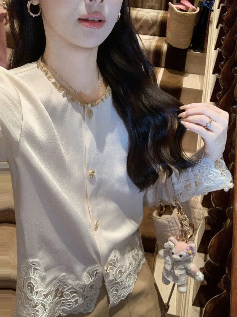 

Женская весенняя новинка Xiaoxiangfeng: Изысканная кружевная блузка с вставками, топ класса люкс в гонконгском стиле, хит продаж