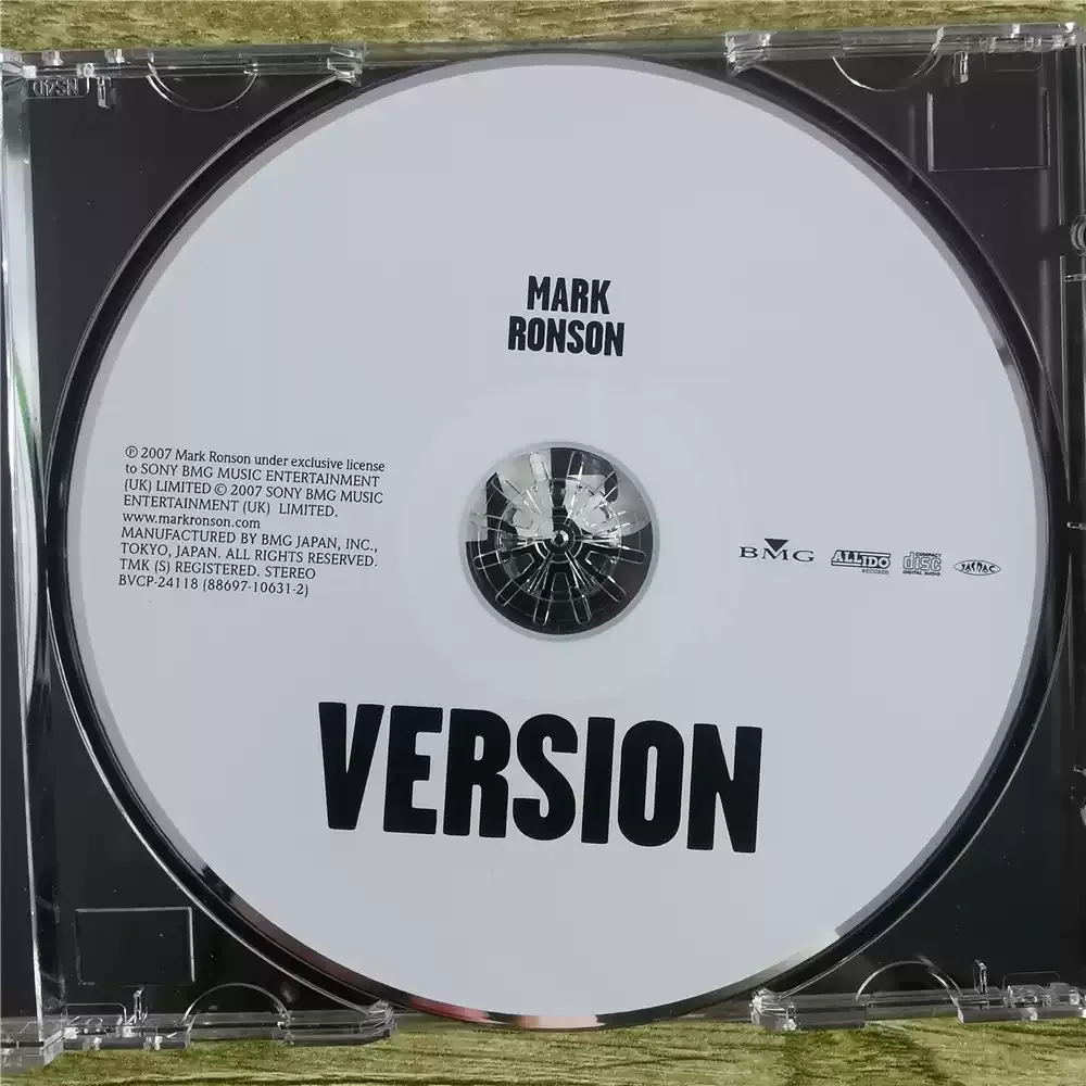 CD  Mark Ronson Version The Japanese Edition, Added 2 Exclusive Tracks and Is The Signature Crossover of Mark Ronson's Career