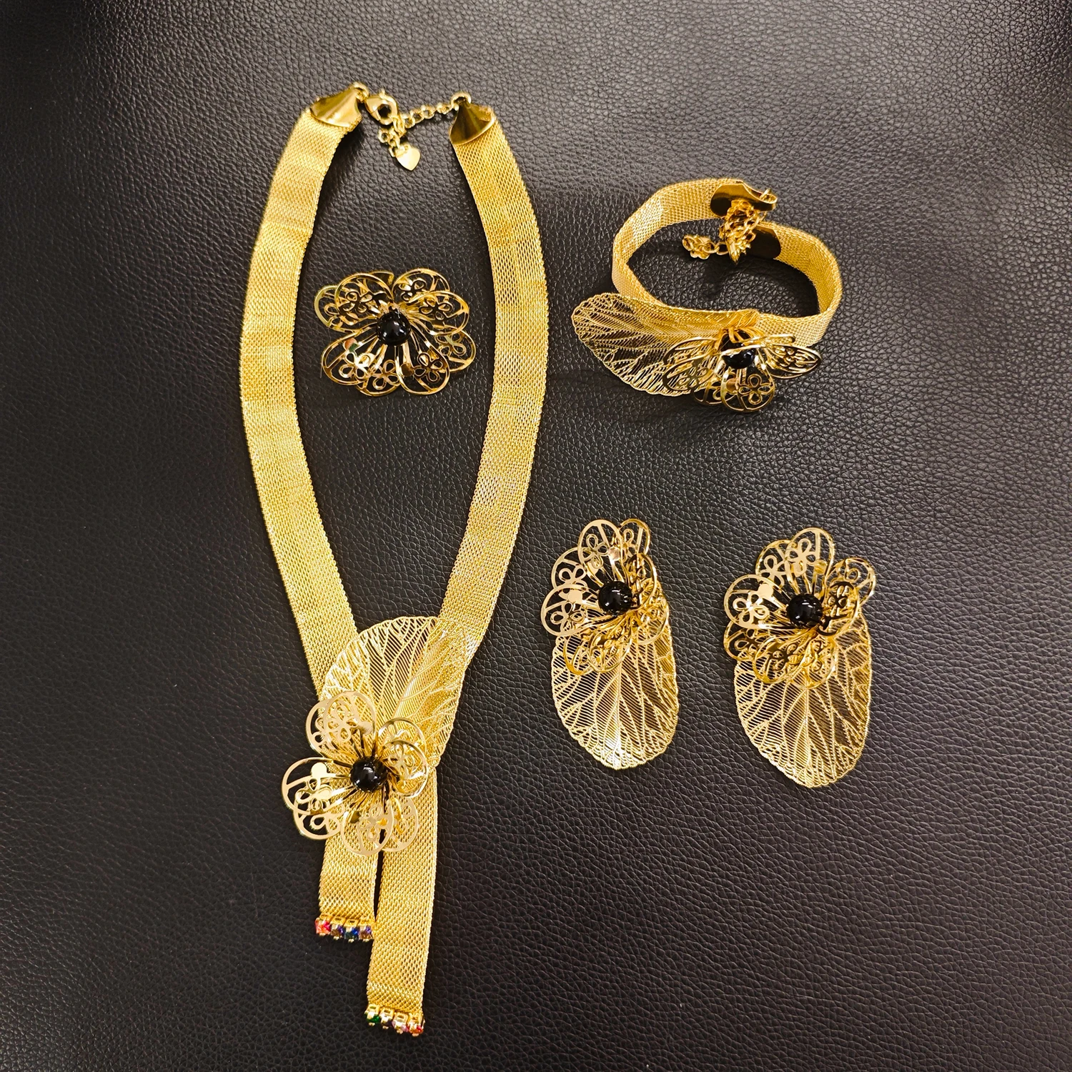 

Yulaili hot selling charm jewelry set hollow green leaves flower design vibrant romantic African girl clothing with accessories