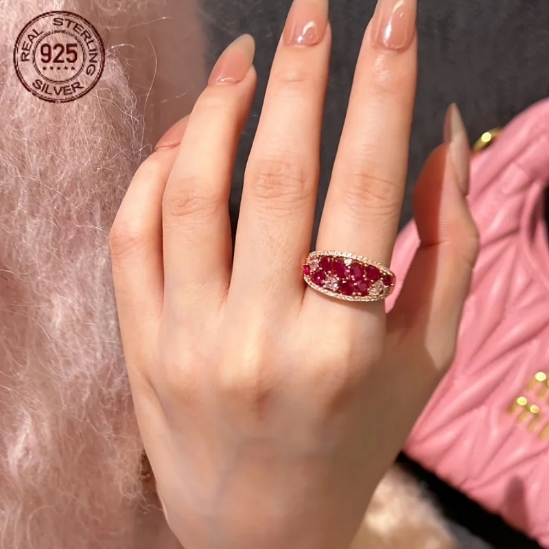 Nova moda requintado 925 anéis de prata incrustada corindo vermelho pequeno zircão 18k anel banhado a ouro para mulher