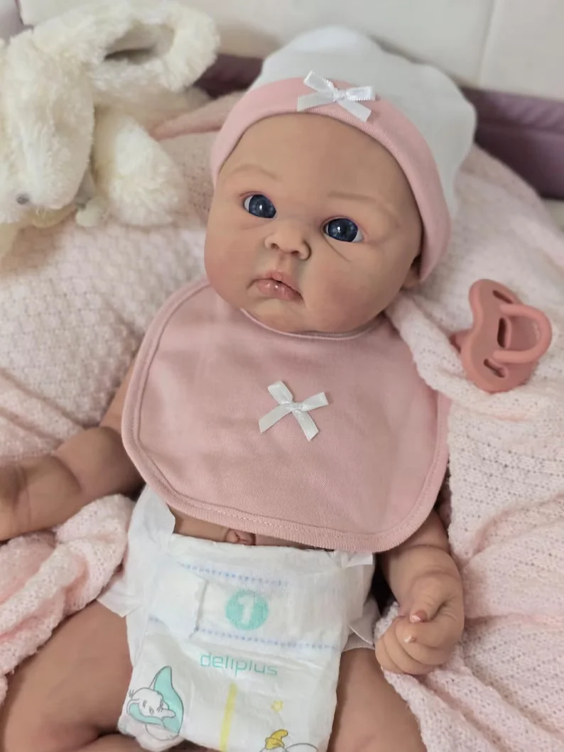 Lifelike Open Eyes Reborn Baby Doll, Made of Soft Silicone,18 Inch, lovely, with Random clothes, as a Birthday Gift for Children