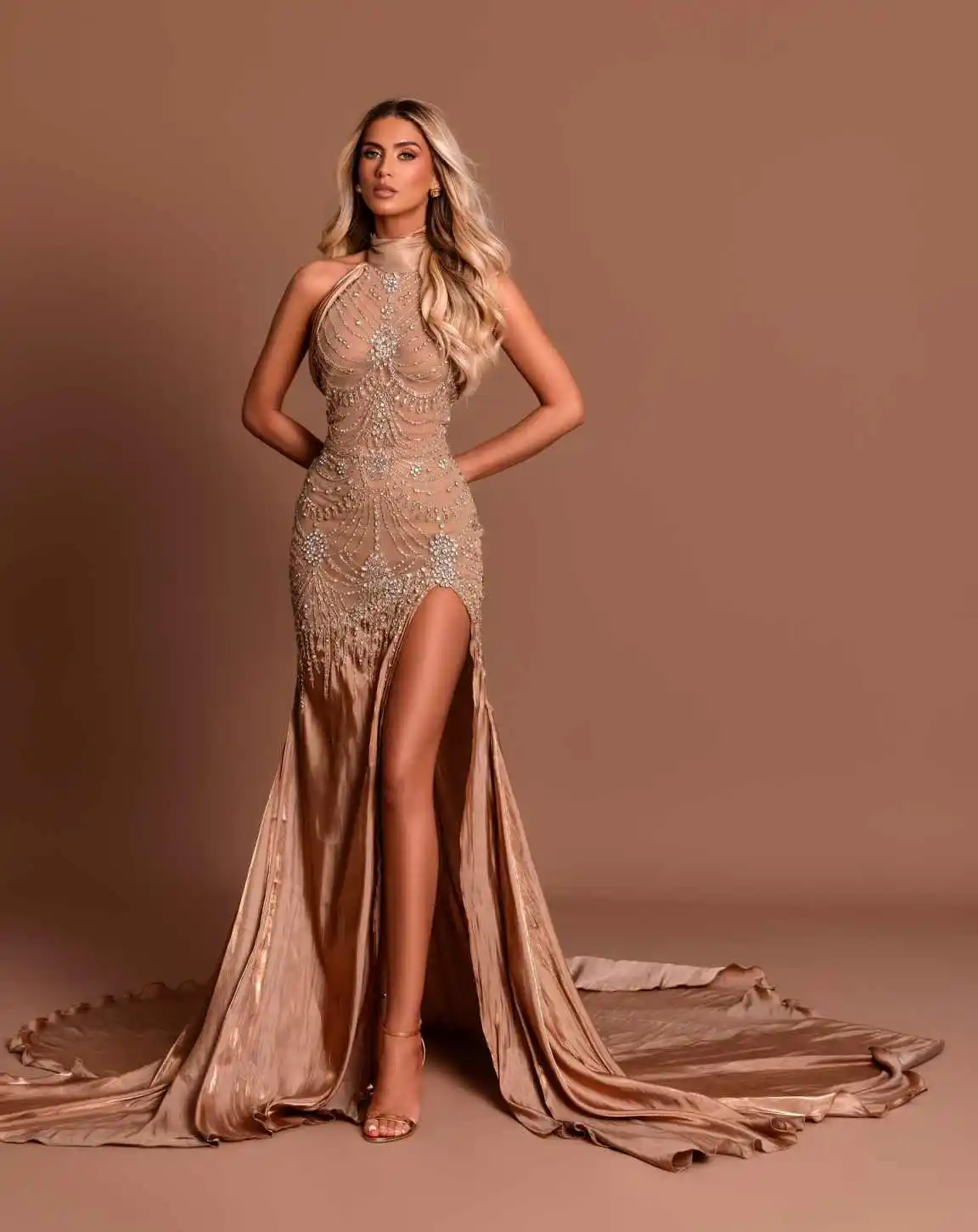섹시한 하이넥 크리스탈 프롬 드레스 반짝이는 스팽글 민소매 이브닝 드레스 맞춤형 하이 사이드 슬릿 칵테일 가운