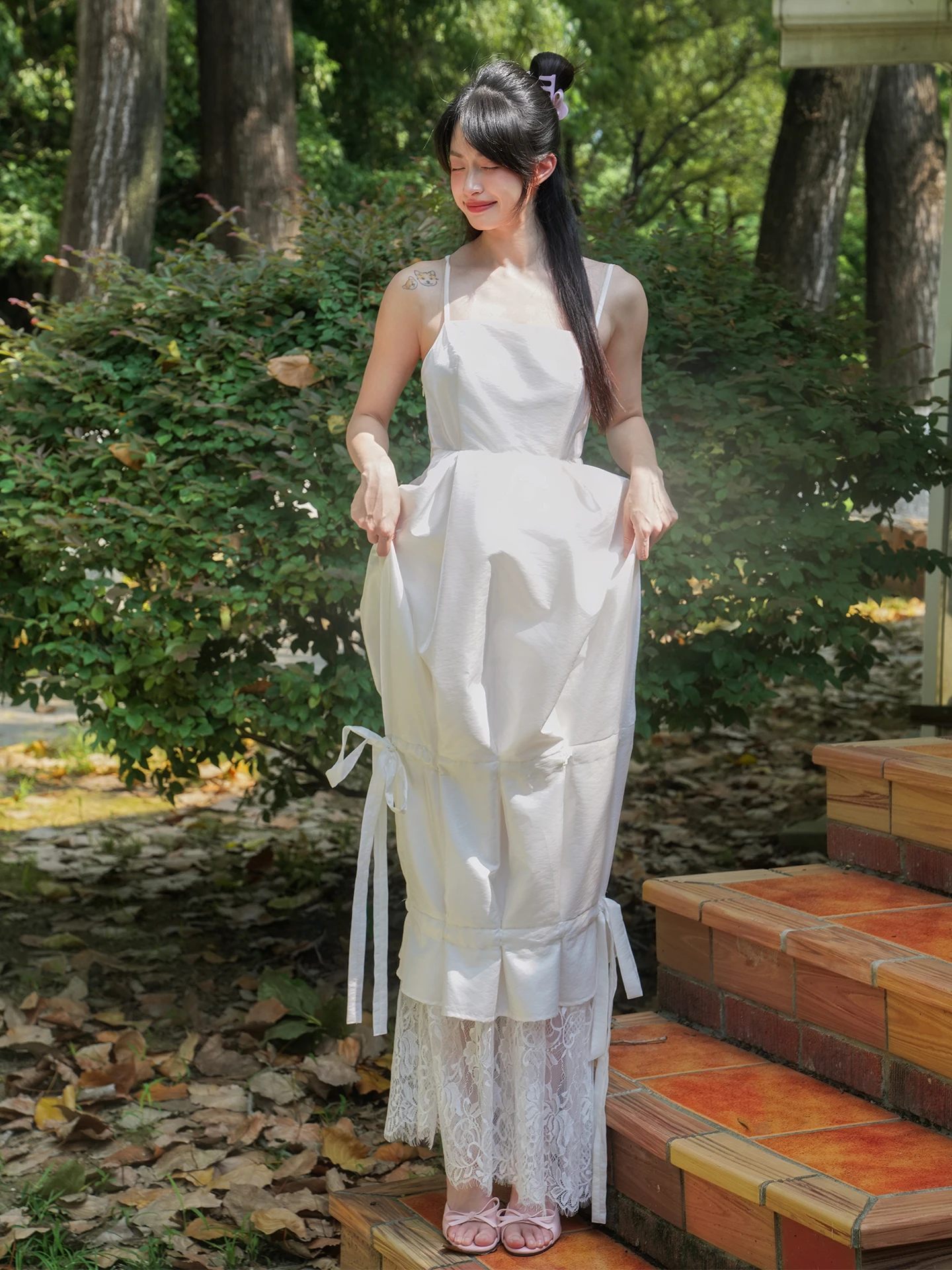 

Белый кружевной длинный халат с узлами и цветочными бутонами, на молнии, с завышенной талией, для дня рождения, свадьбы, утренний халат для невесты, милый, элегантный, пышный.