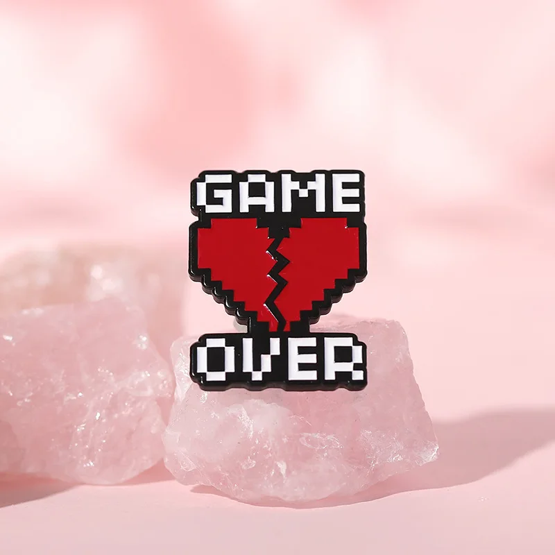 Cute Game Badge Brooch Pins NEVER GIVE UP Red Broken Heart Enamel Lapel Pin Accessory On Backpack Clothing Ornament Gift For Gam