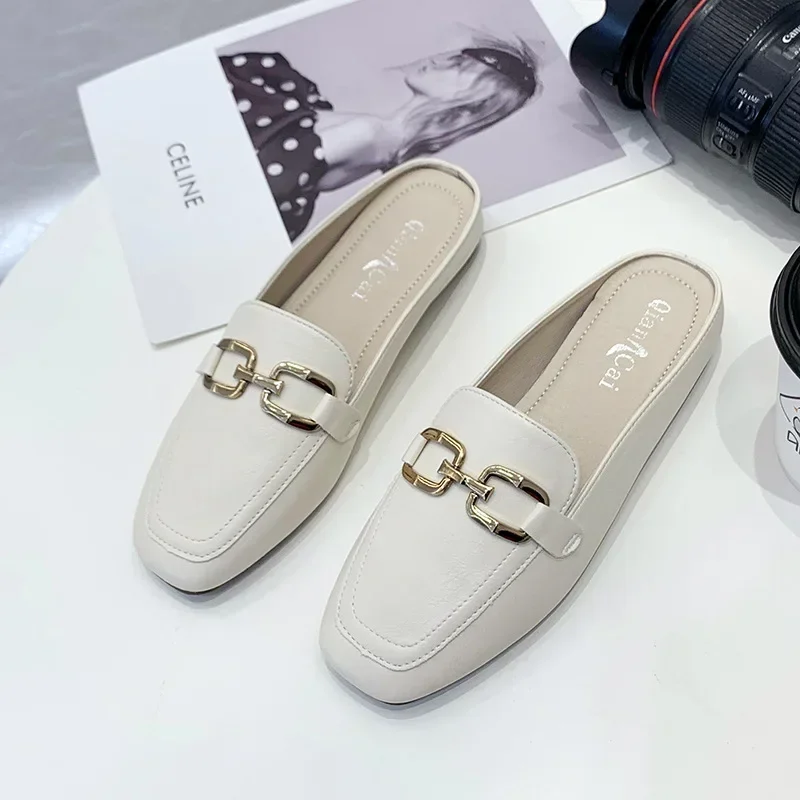 Lente Zomer Vrouwen Slippers Mode PU Lederen Muilezels Schoenen Vierkante Neus Metalen Gesp Versieren Baotou Lage Hak Casual Half Slides