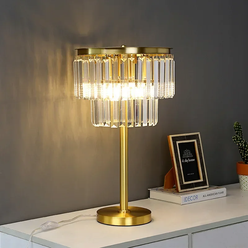 Luxury Crystal Floor Lamp American Retro Creative Living Room Sofa Study Hotel Vertical Light Bedroom Bedside Deco Table Lights