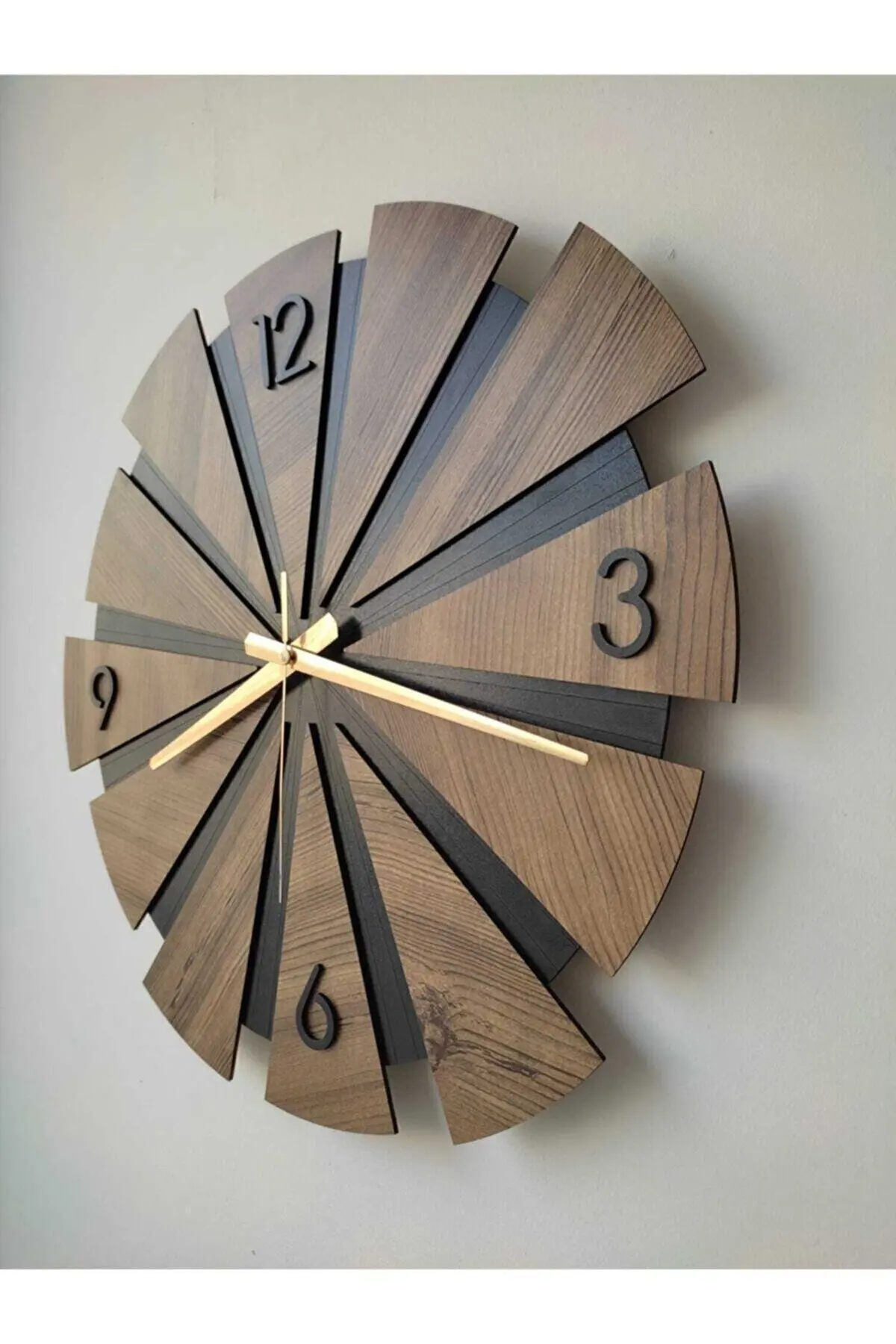 

Line Graphic Wood Layer Organic Wall Clock With Silent Flowing Mechanism 40x40 Cm. Specially designed wall clock. HOUR. czg1147