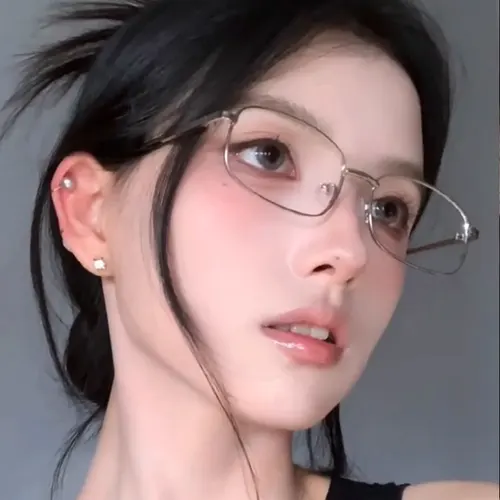 Imagen 2 del producto Gafas Y2K Harajuku Retro con montura cuadrada pequeña para mujer, gafas de Metal, gafas de lectura transparentes, gafas con bloqueo de luz azul