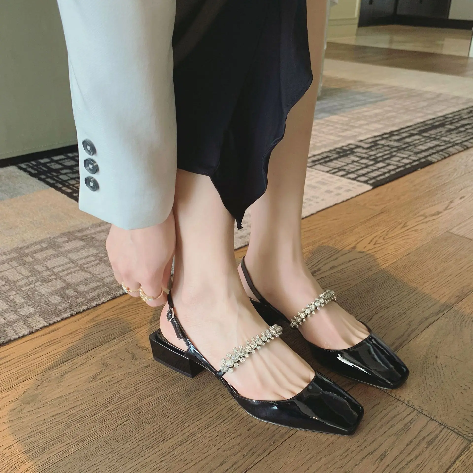 2023 Low Heel Square Toe Fashion Crystal Shoes Women Leather Pumps One-word Drill Belt Thick Heel Mary Jane Sandals Women Pumps