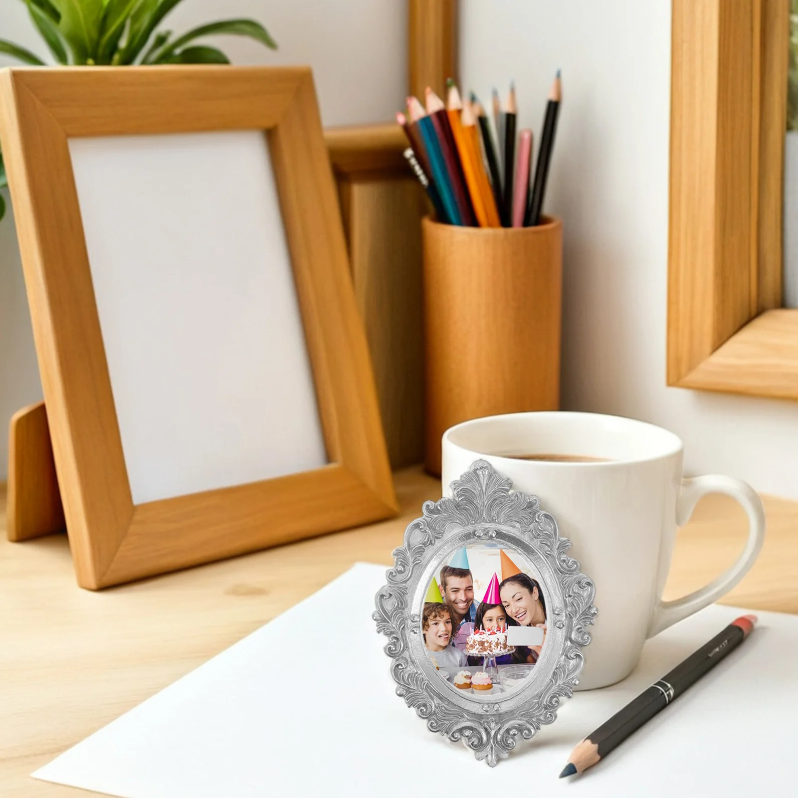 

4Pcs Mini Vintage Resin Picture Frames European Style Ornate Tiny Photo Holders for Photobooth Display Small Tabletop Frames