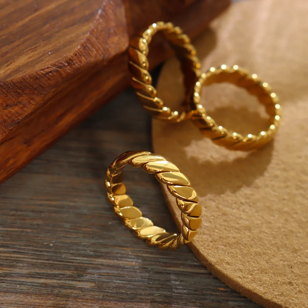 316L Edelstahl Ringe für Frauen 18k vergoldet wasserdicht kein Ausbleichen Damen einfacher Ring Paare Schmuck Geschenk