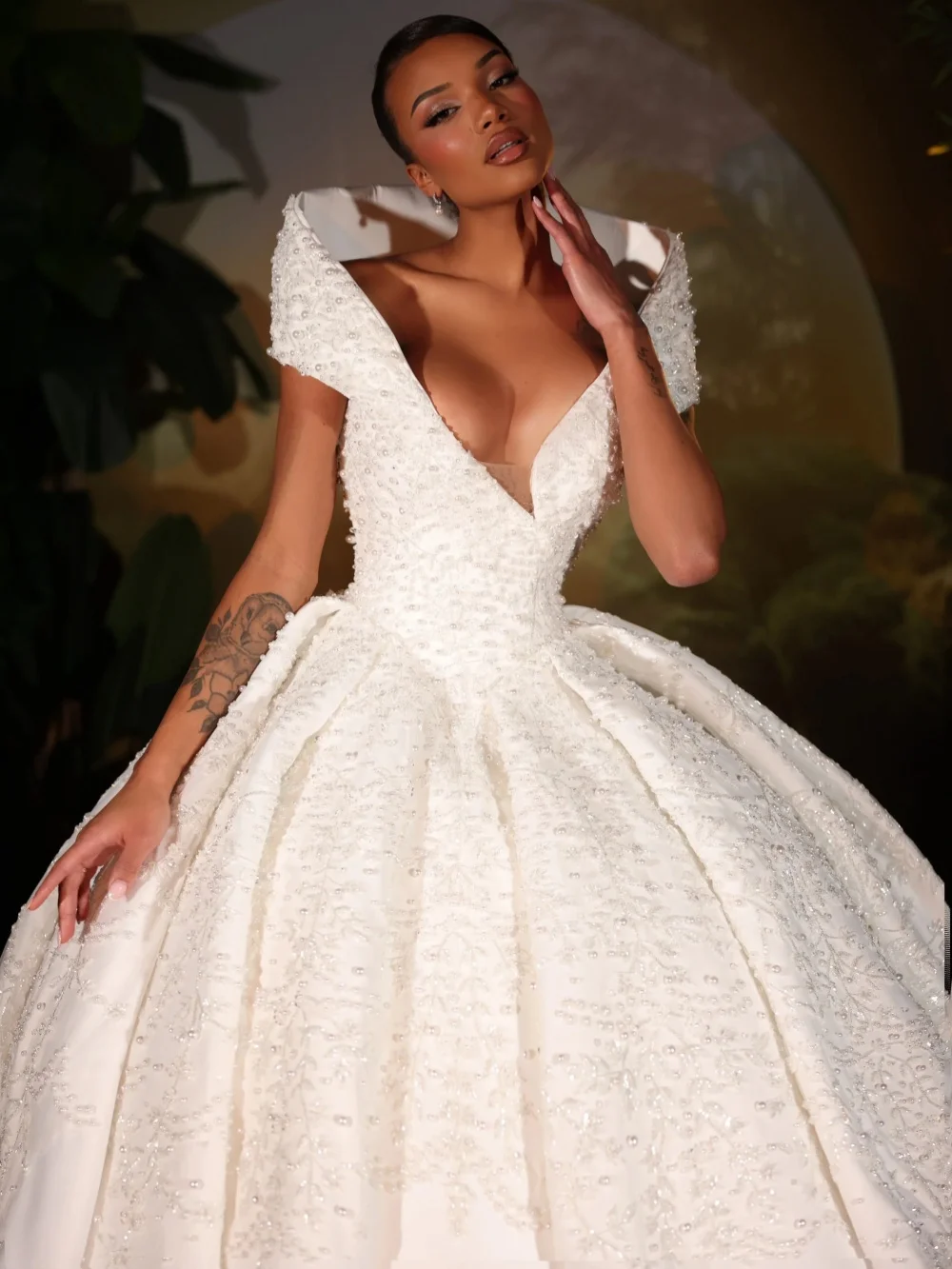 White Fully Beaded Pearls Wedding Dress Elegant Satin Deep V-neck Bridal Gown 2026 New Customzied Charming Dresses For Bride