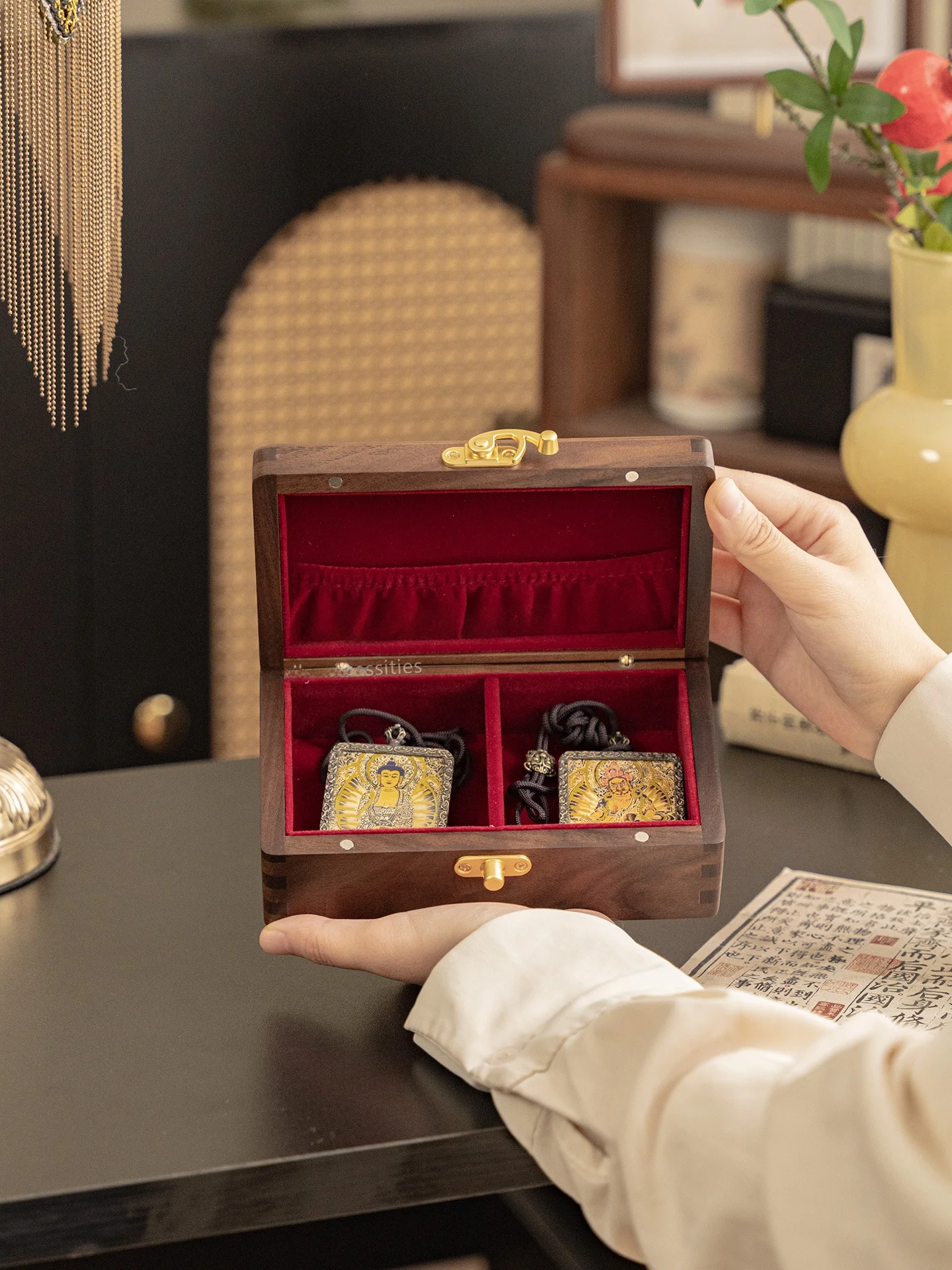 

Элитная Точная Деревянная Шкатулка для Хранения Ювелирных Украшений и Подвесок, Большая Вместимость, Разделённые Отделения, Натуральное Дерево, Для Коллекционных Колье