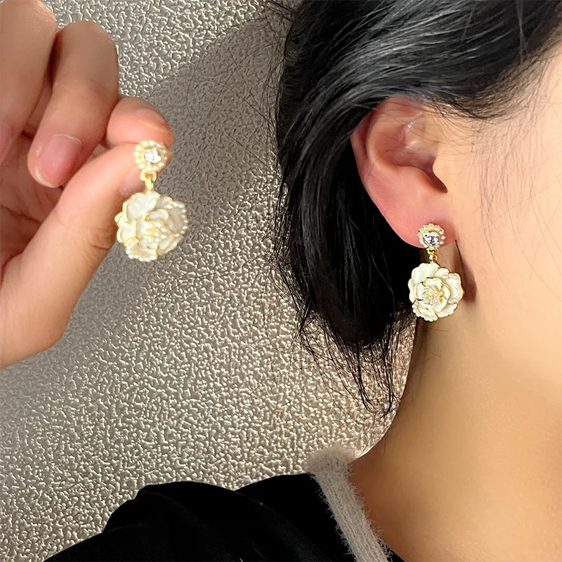 Elegant Black White Flower Drop Earrings for Women Enamel Oil Imitation Pearl Crystal Dangle Earrings Trendy Jewelry Party Gift