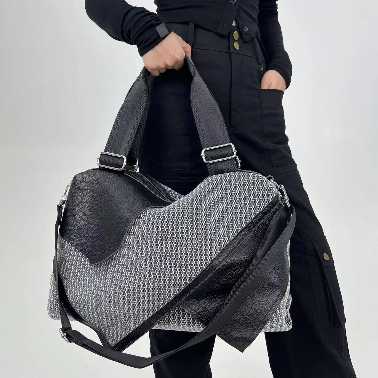 Ladies' fashionable retro casual cool handbag, personalized Y2K hot girl bag in front pocket, street style spliced city bag