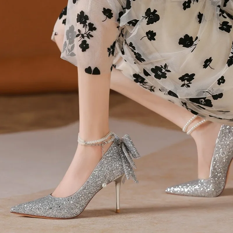 Zapatos de tacón lujosos con lazo de diamantes de imitación para mujer, cadena de perlas y lentejuelas, tacones altos cómodos, zapatos de fiesta y boda, otoño 2024