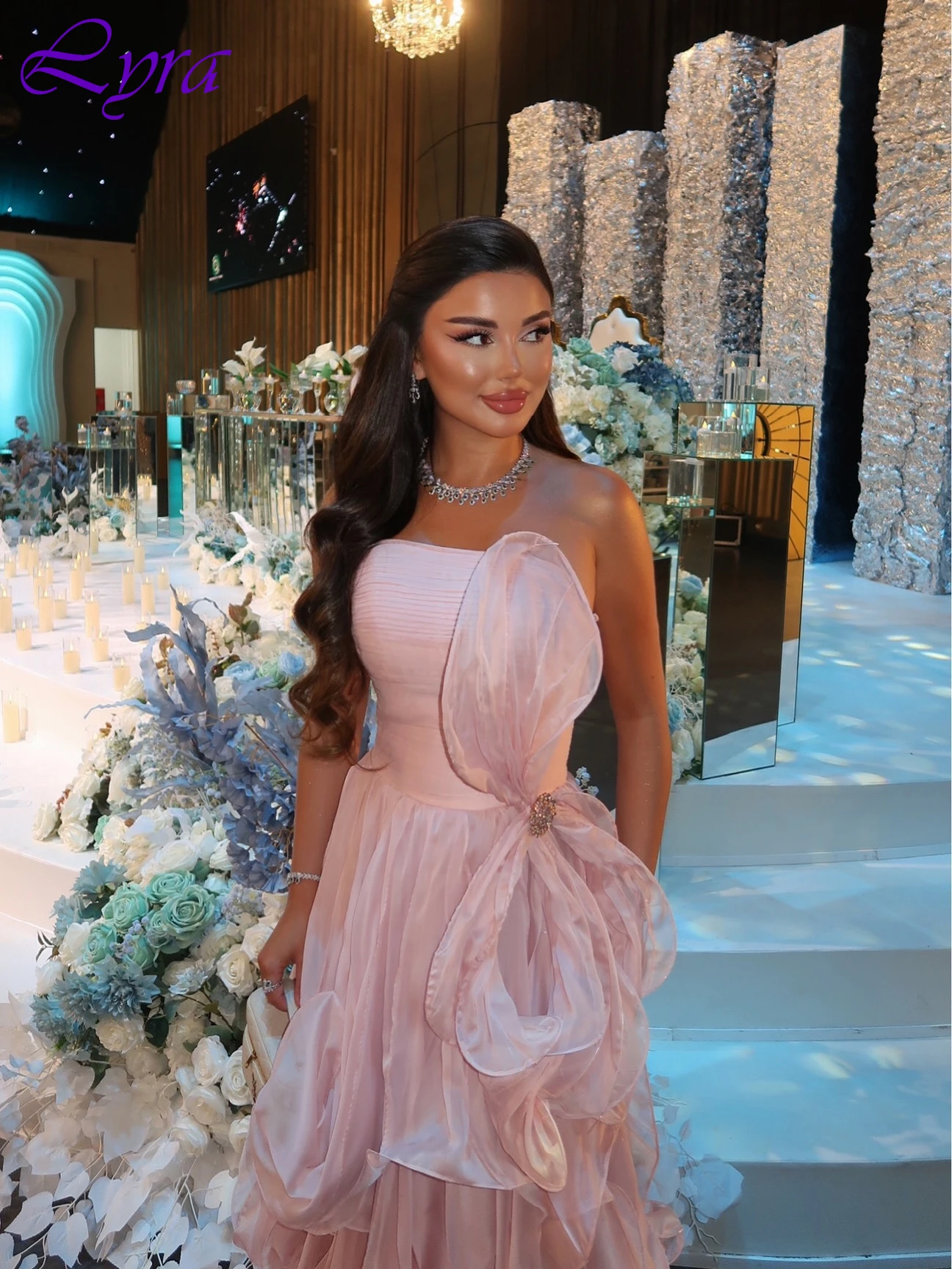 맞춤형 A라인 스트랩리스 우아한 정장 이브닝 드레스 모던한 기품 연예인 드레스 고품질 패션 파티 드레스