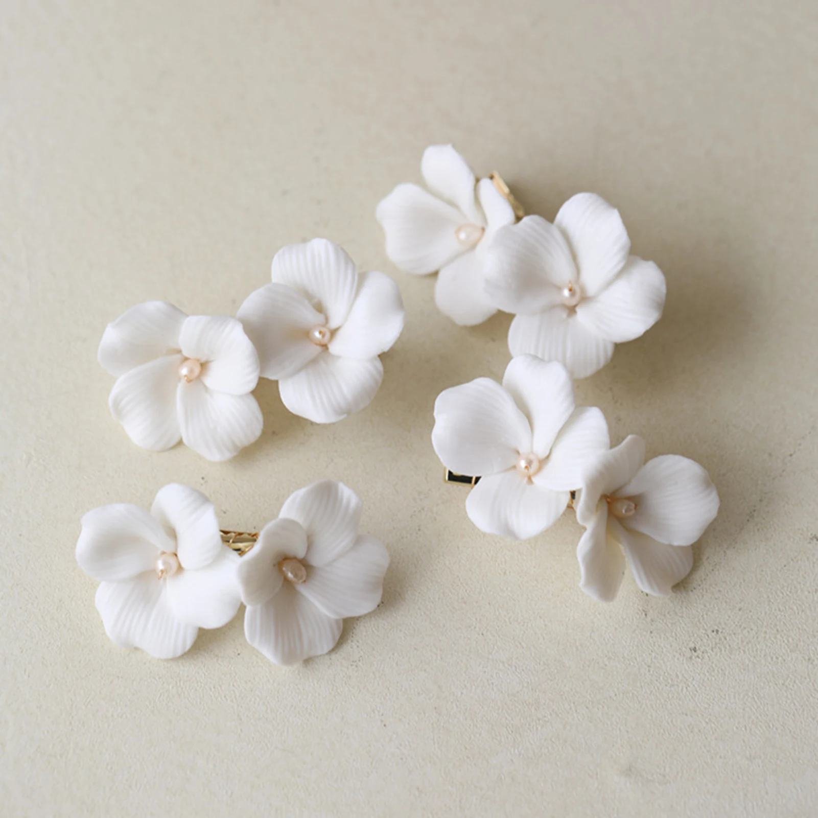Weiße Blumen-Haarspange Keramik-Blumen-Perlen-Haarnadel Braut-Hochzeits-Haaraccessoires Modische Prinzessinnen-Party-Haarschmuck Geschenk