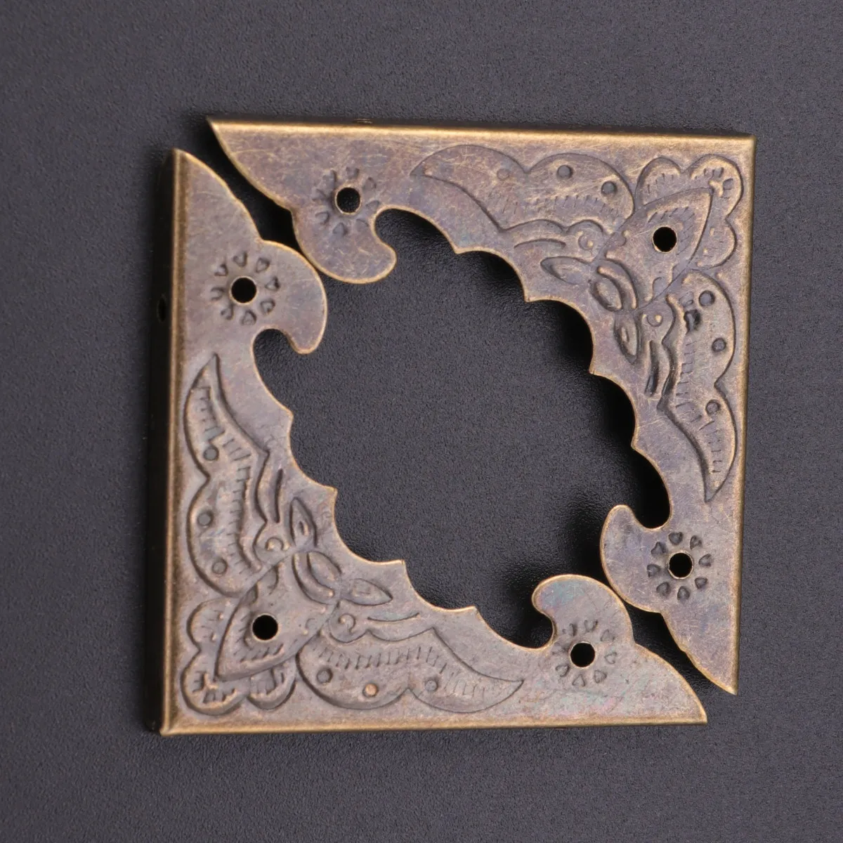 

4Pcs Vintage Corner Protector Jewelry Box Guard Brass Silver Wooden Case Wrap for Storage Chest Furniture Edge