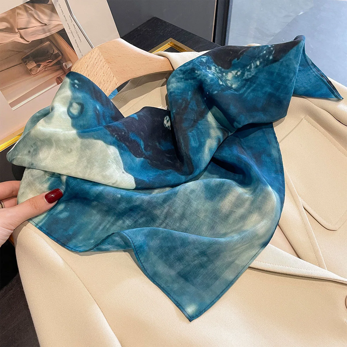 الفاخرة عالية الجودة وشاح حريري المرأة أوشحة مربعة تصميم فولارد باندانا السفر شال التفاف متعدد الوظائف زي الديكور