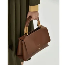 Bolsa de couro feminina, bolsa retrô francesa, elegante bolsa de mensageiro, casual, feminina, nova, murchada, 2024