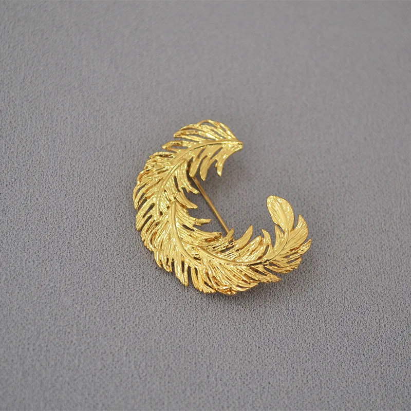 Golden Feather Autumn Winter Coat Windbreaker Sweater with Brooch Fashionable Outerwear for Women