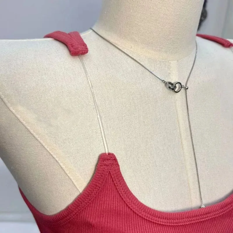 تي شيرت أساسي جديد بحزام غير مرئي لعام 2025 للنساء تي شيرت أساسي متماسك مضلع بدون أكمام مقصوص مشد بوستير مع كتف مفتوح