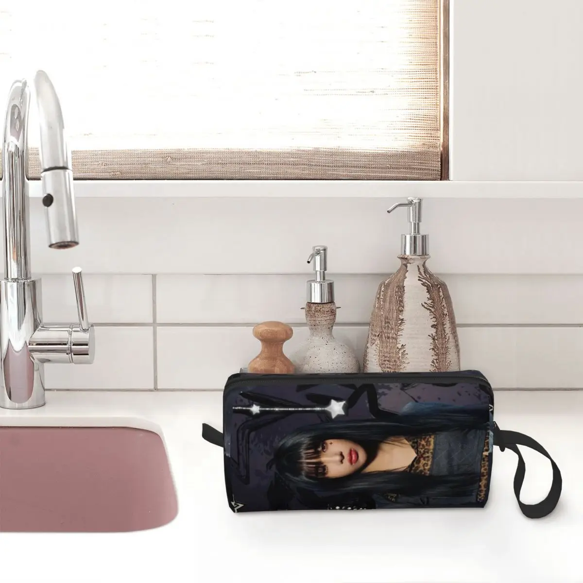 Katseyes Sophia Kpop Girl Group Cosmetic Bag for Women Makeup Bags Travel Water Resistant Toiletry Bag Organizer Merch