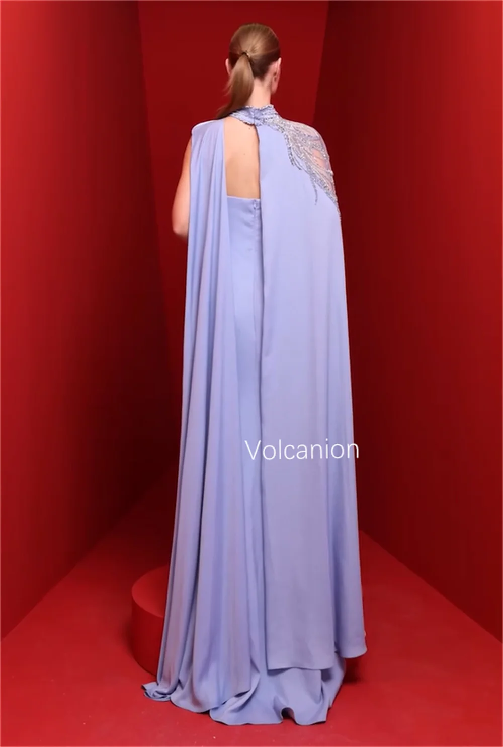 ที่กําหนดเองเจอร์ซีย์ประดับด้วยลูกปัด A-Line คอยาวชุด Bespoke โอกาสพรหมประณีตสบายๆขนาดม